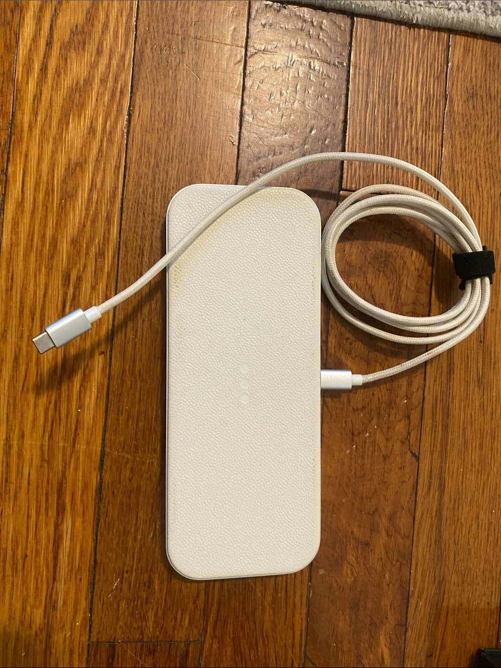 Oura White Wireless Charger Power Bank with Braided USB-C Cable